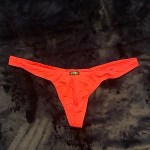 Men’s ikingsky coral thong!